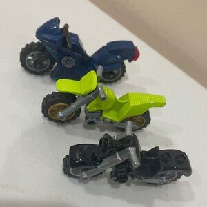 LEGO 2 MOTORCYCLE /DIRT BIKE COLLECTIBLE LEGOS